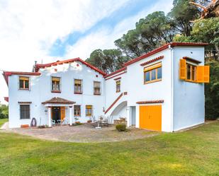 Vista exterior de Finca rústica en venda en Vallromanes amb Piscina