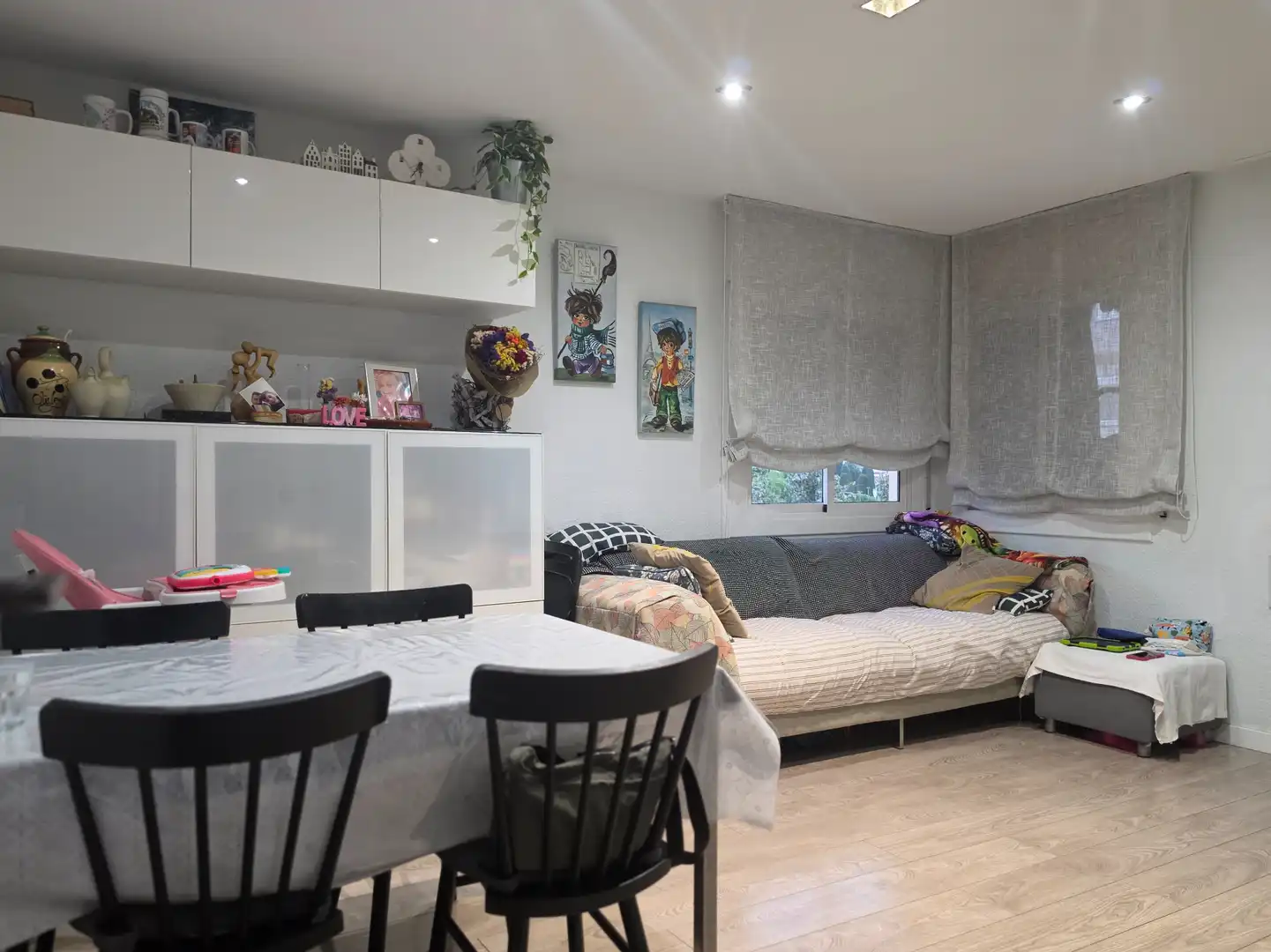 Living room of Flat for sale in L'Hospitalet de Llobregat  with Air Conditioner, Parquet flooring and Furnished