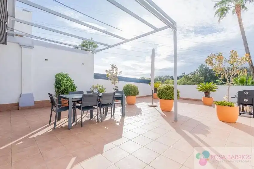 Terrassa de Casa adosada en venda en Estepona amb Terrassa, Traster i Piscina comunitària