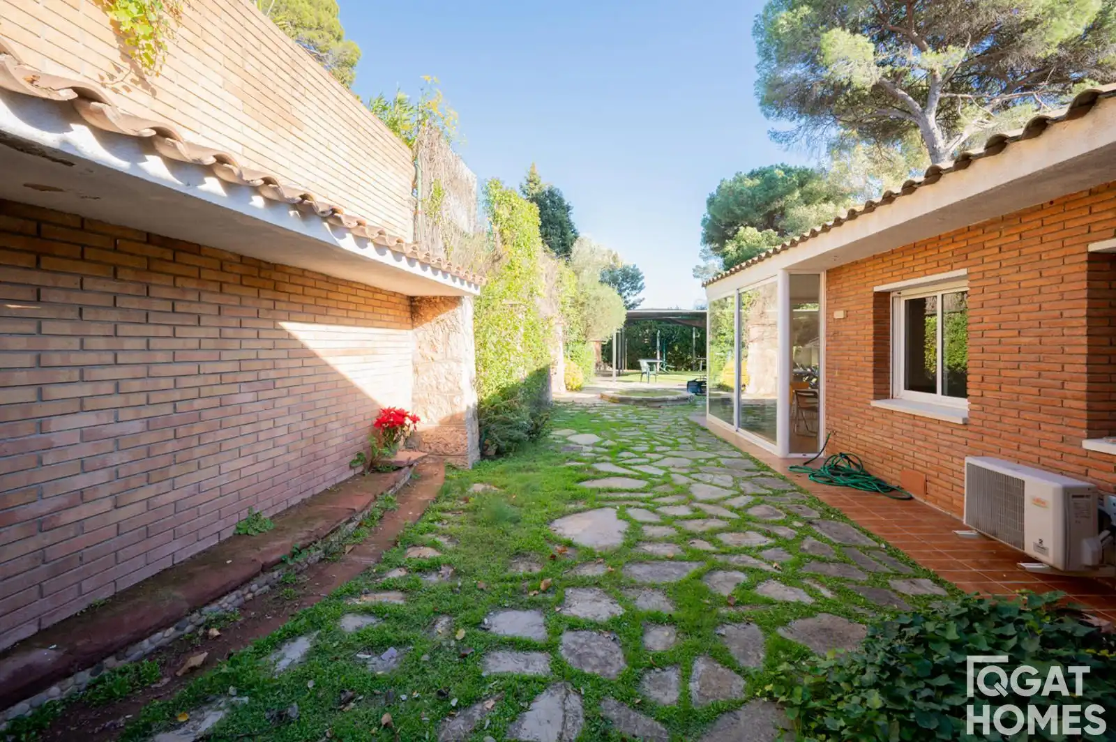 Garden of Houses for sale in Sant Cugat del Vallès  with Air Conditioner, Heating and Alarm