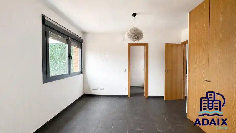 Bedroom of Houses for sale in Layos  with Air Conditioner, Heating and Terrace