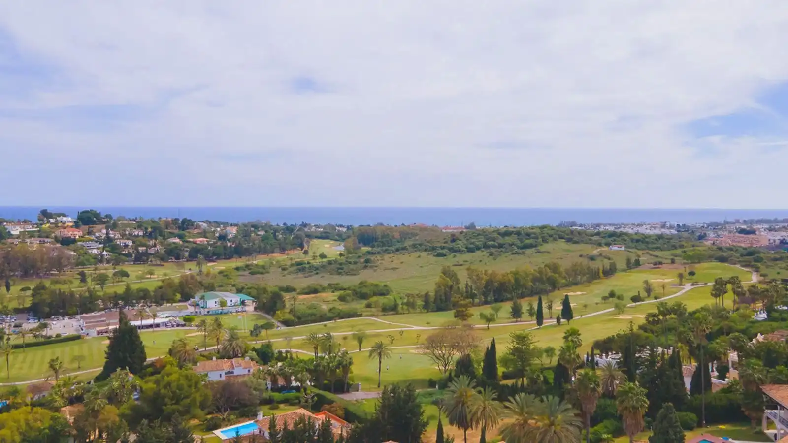 Vista exterior de Pis en venda en Estepona amb Aire condicionat, Terrassa i Piscina