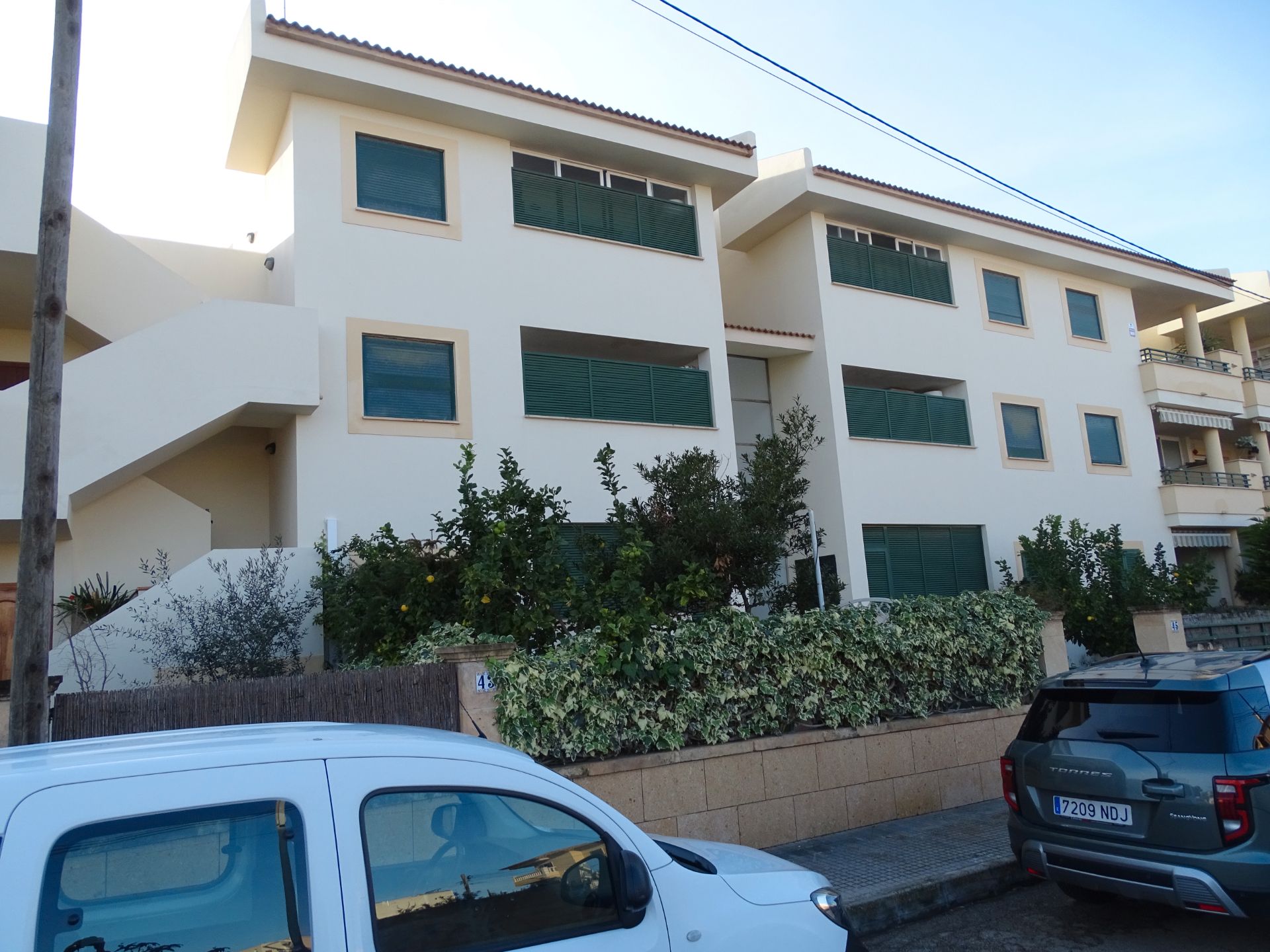 Vista exterior de Pis en venda en Ses Salines amb Jardí privat, Terrassa i Traster