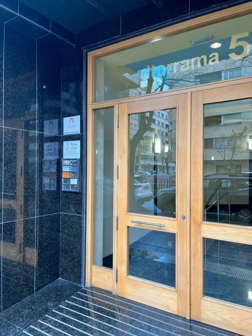Vista exterior de Oficina en venta en  Pamplona / Iruña