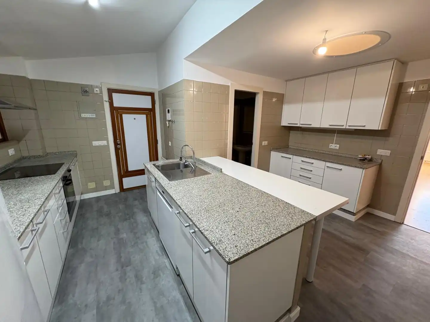 Cocina de Dúplex en venta en Oleiros con Calefacción, Horno y Lavadora