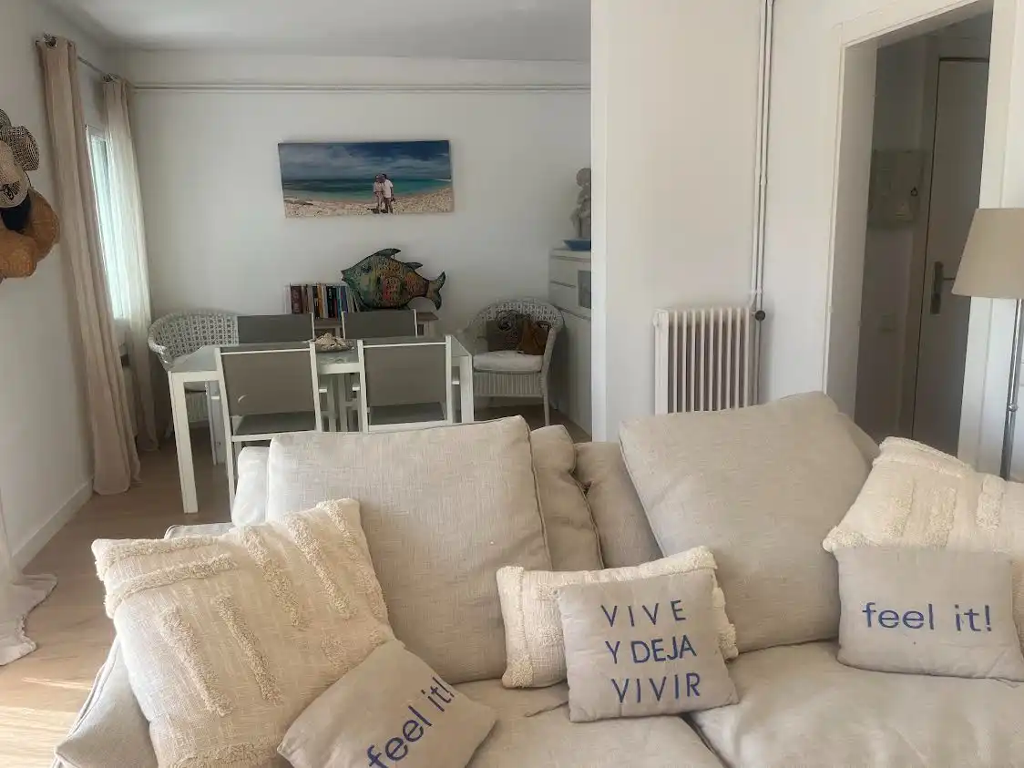 Sala de estar de Apartamento de alquiler en Sitges con Calefacción, Jardín privado y Terraza