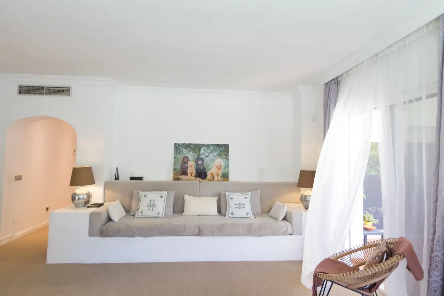 Wohnzimmer von Wohnungen zum Verkauf in Marbella mit Klimaanlage, Privatgarten und Terrasse