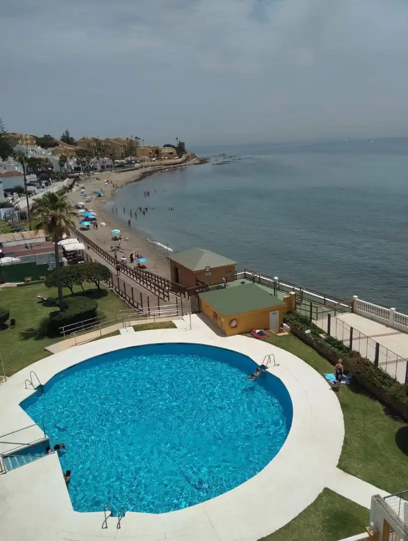 Piso con piscina en venta en Calahonda