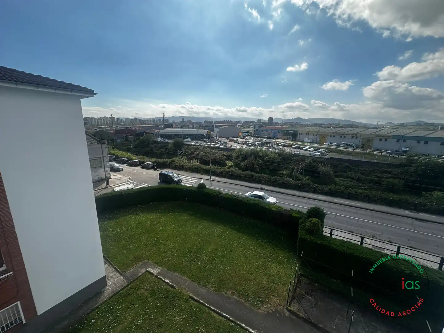 Parking de Piso en venta en Gijón  con Calefacción y Jardín privado