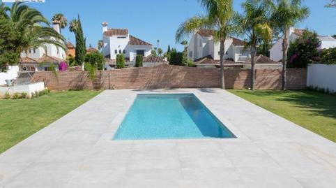 Foto 3 de Casa o chalet de alquiler en Las Brisas, Málaga