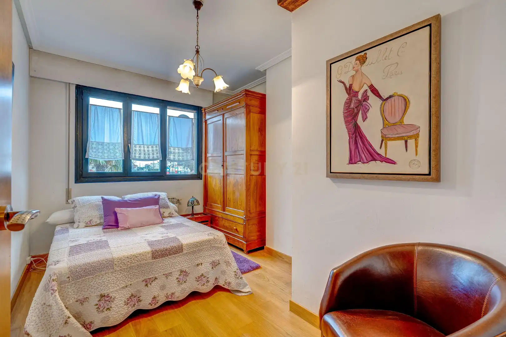 Schlafzimmer von Einfamilien-Reihenhaus zum Verkauf in Anguciana mit Privatgarten, Abstellraum und Schwimmbad