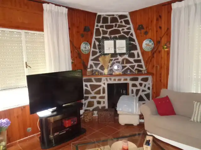 Sala de estar de Casa o chalet en venta en Navamorcuende con Aire acondicionado, Jardín privado y Trastero