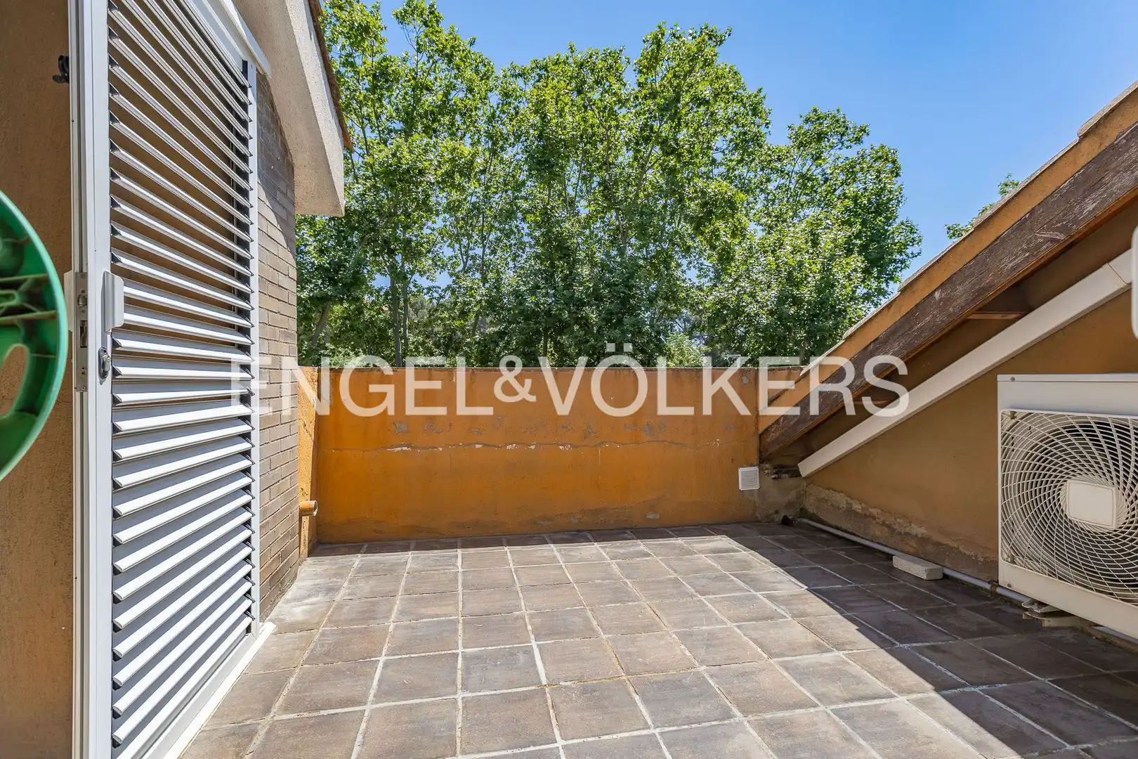 Terrassa de Casa o xalet en venda en Cerdanyola del Vallès amb Aire condicionat, Calefacció i Jardí privat