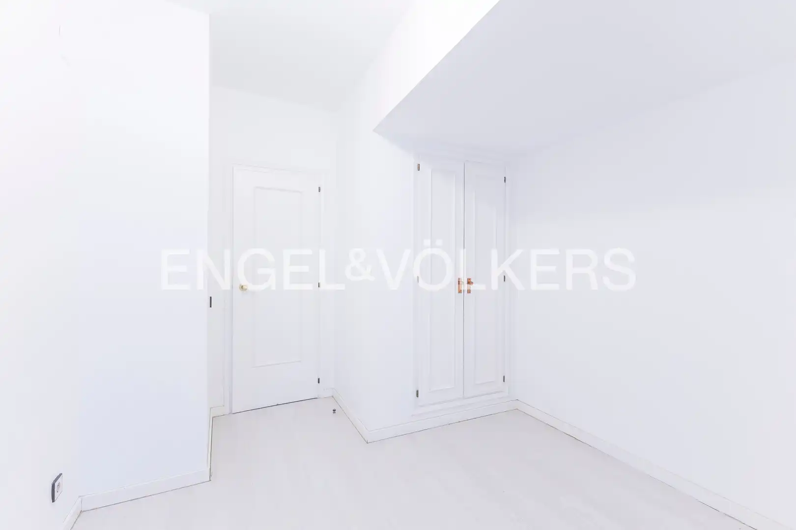 Flat for sale in Madrid  with Air Conditioner, Heating and Terrace