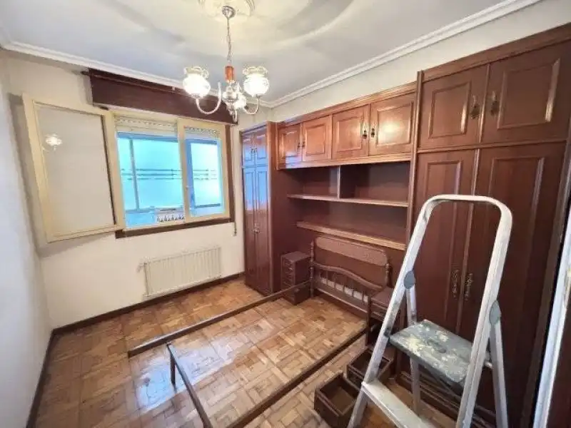 Bedroom of Flat for sale in Torrelavega   with Heating, Private garden and Parquet flooring