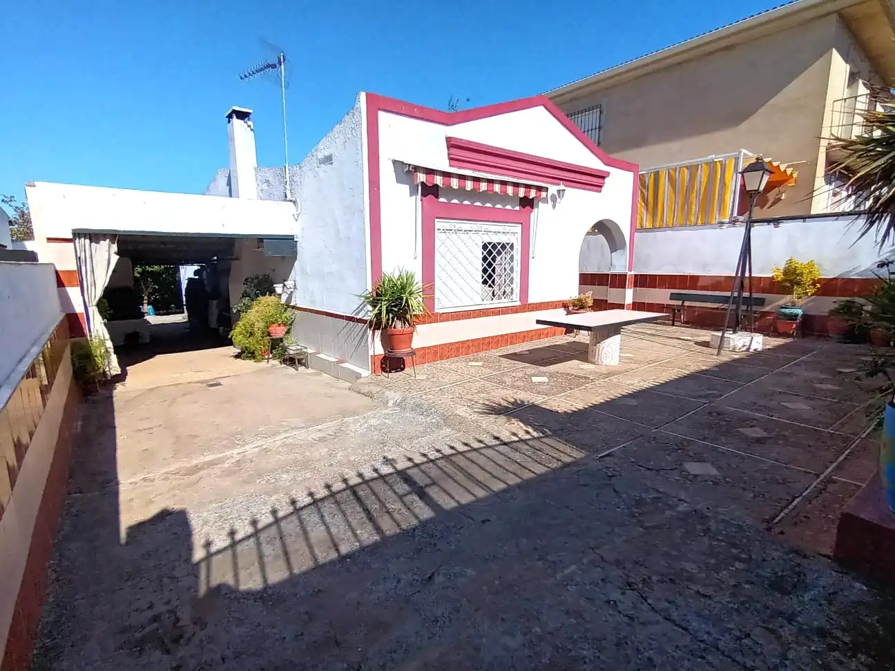Vista exterior de Casa o xalet en venda en Mérida amb Aire condicionat, Jardí privat i Terrassa