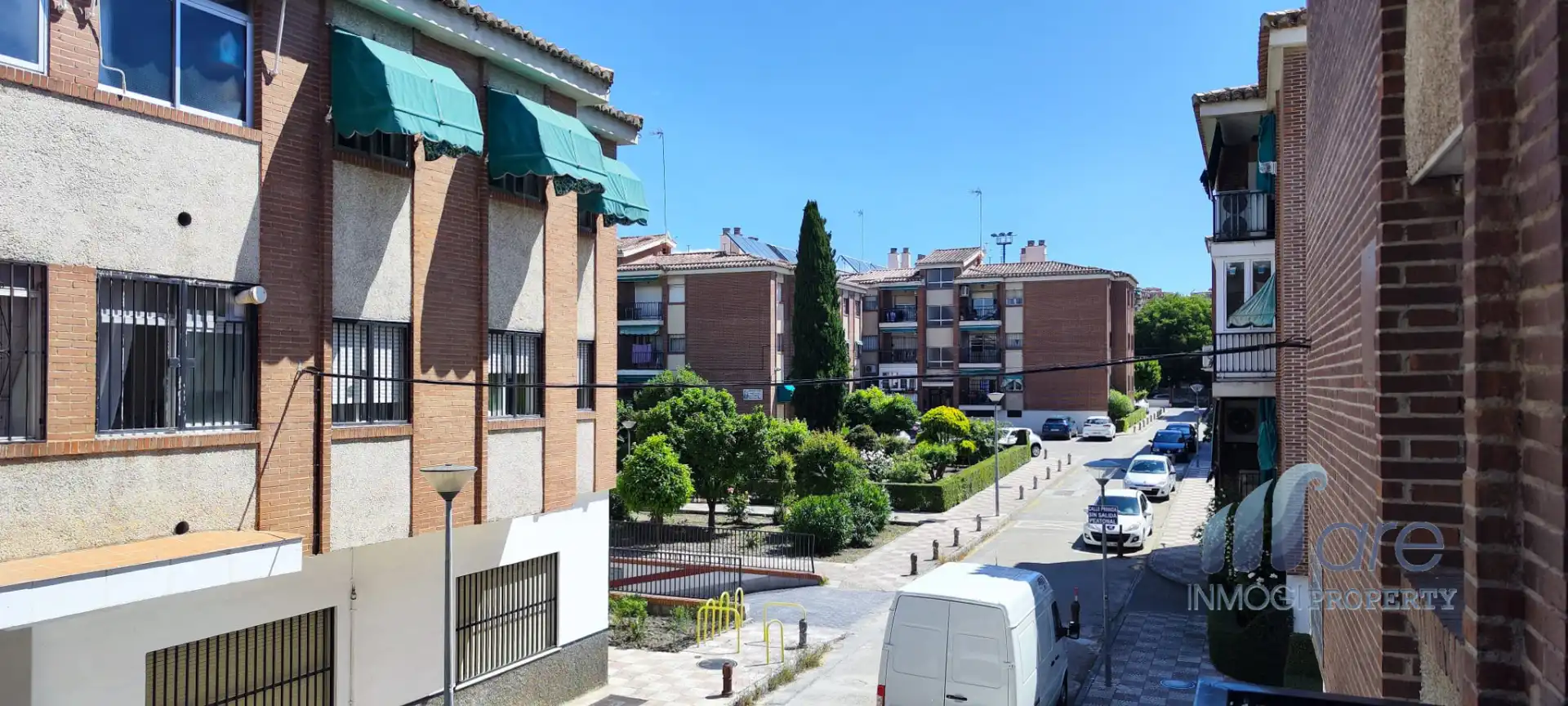 Außenansicht von Wohnung zum Verkauf in Granada mit Klimaanlage, Privatgarten und Terrasse