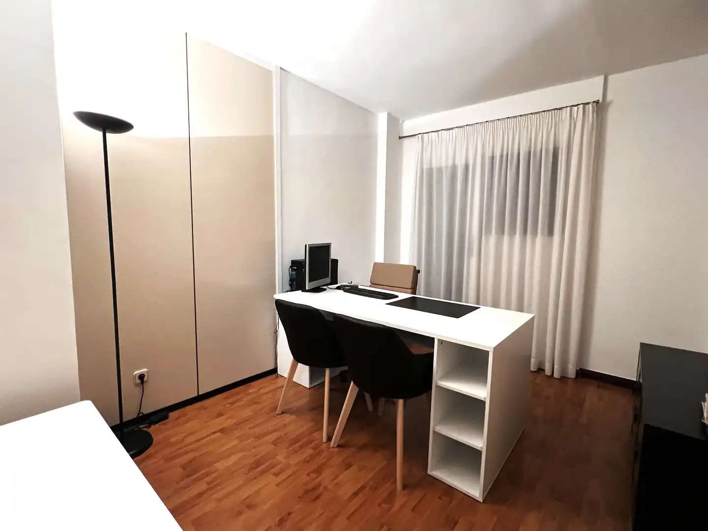 Schlafzimmer von Büro zur Miete in Granollers mit Klimaanlage, Möbliert und Internet