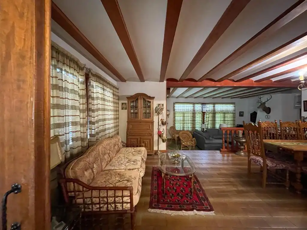 Sala d'estar de Casa o xalet en venda en Castañares de Rioja amb Calefacció, Jardí privat i Parquet
