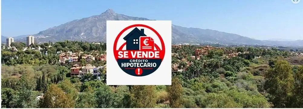 Piso con piscina en venta en Elviria - Cabopino