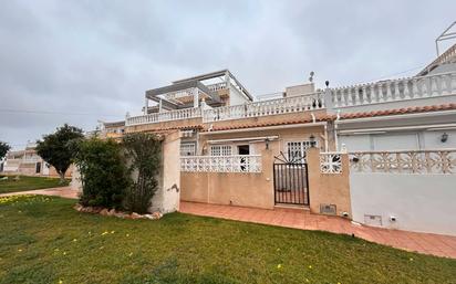 Vista exterior de Casa o xalet en venda en Orihuela amb Aire condicionat, Traster i Moblat