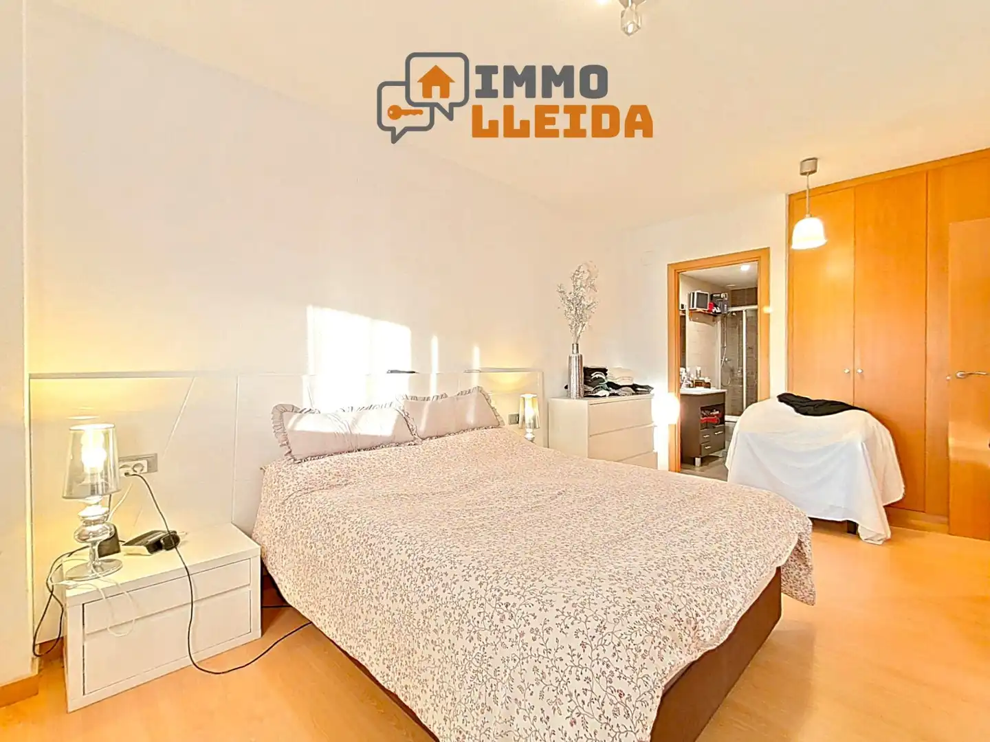 Außenansicht von Wohnung zum Verkauf in Lleida mit Klimaanlage, Heizung und Privatgarten