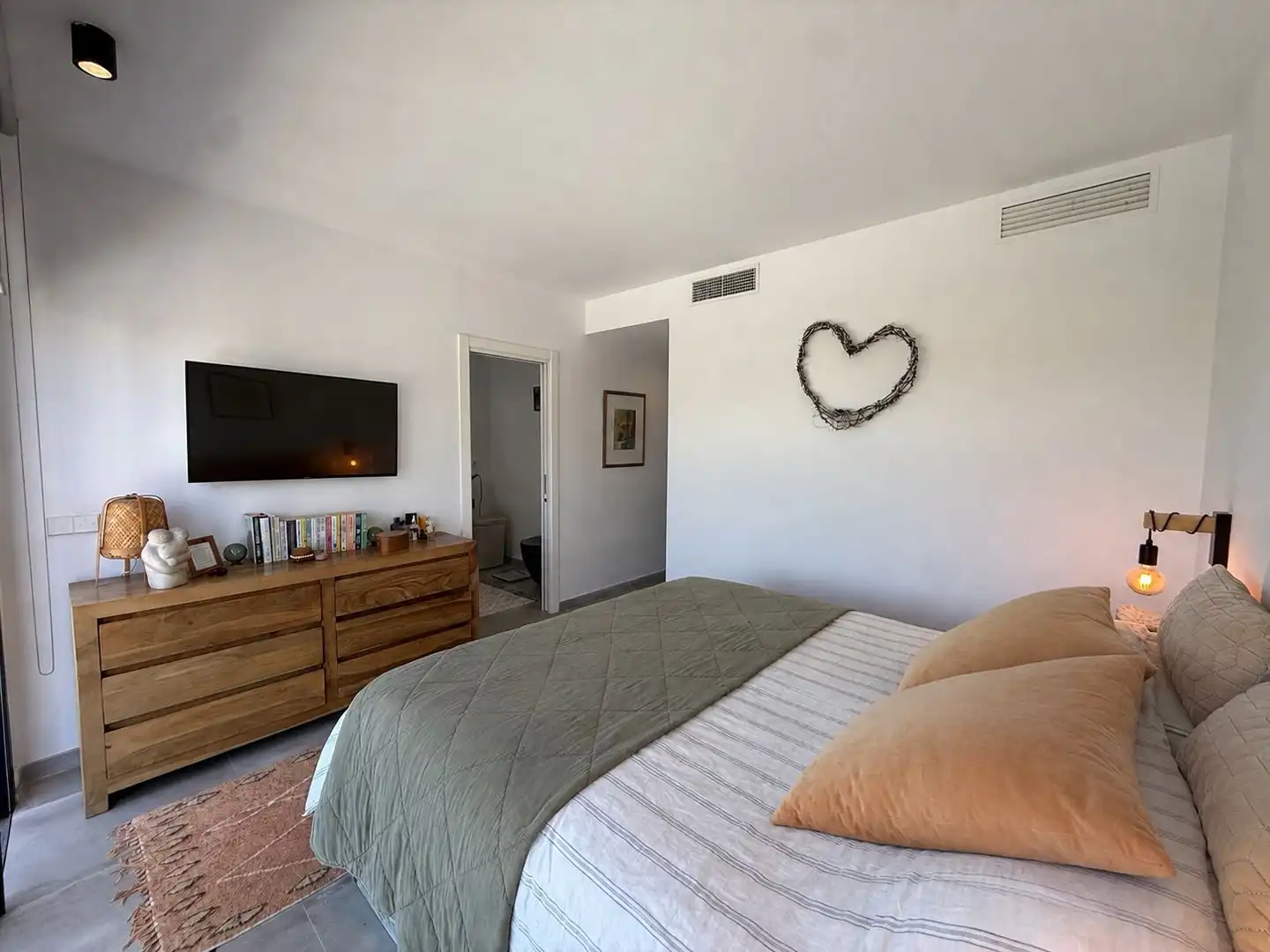 Bedroom of Houses for sale in Santa Eulària des Riu  with Air Conditioner, Heating and Terrace