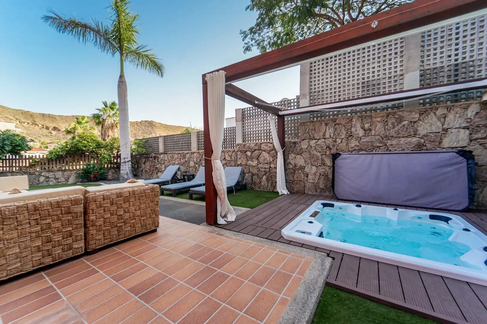 Terrassa de Casa o xalet en venda en Mogán amb Aire condicionat, Jardí privat i Terrassa