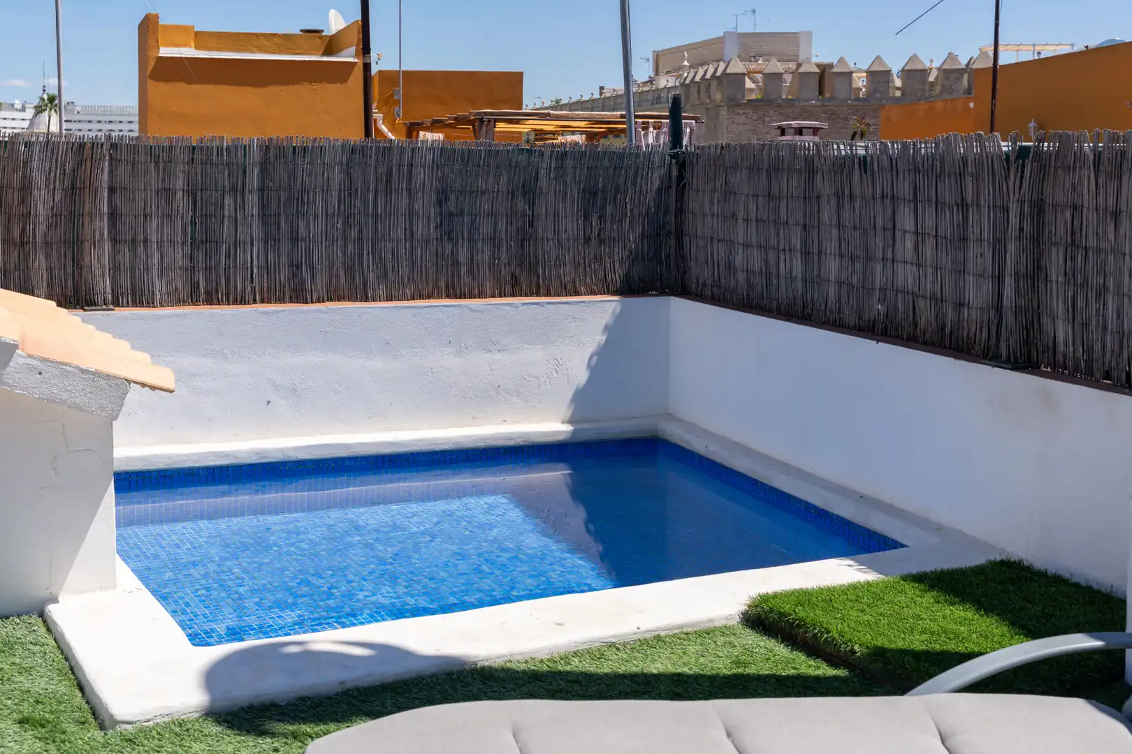 Swimming pool of Flat for sale in Sevilla  with Air Conditioner, Heating and Parquet flooring