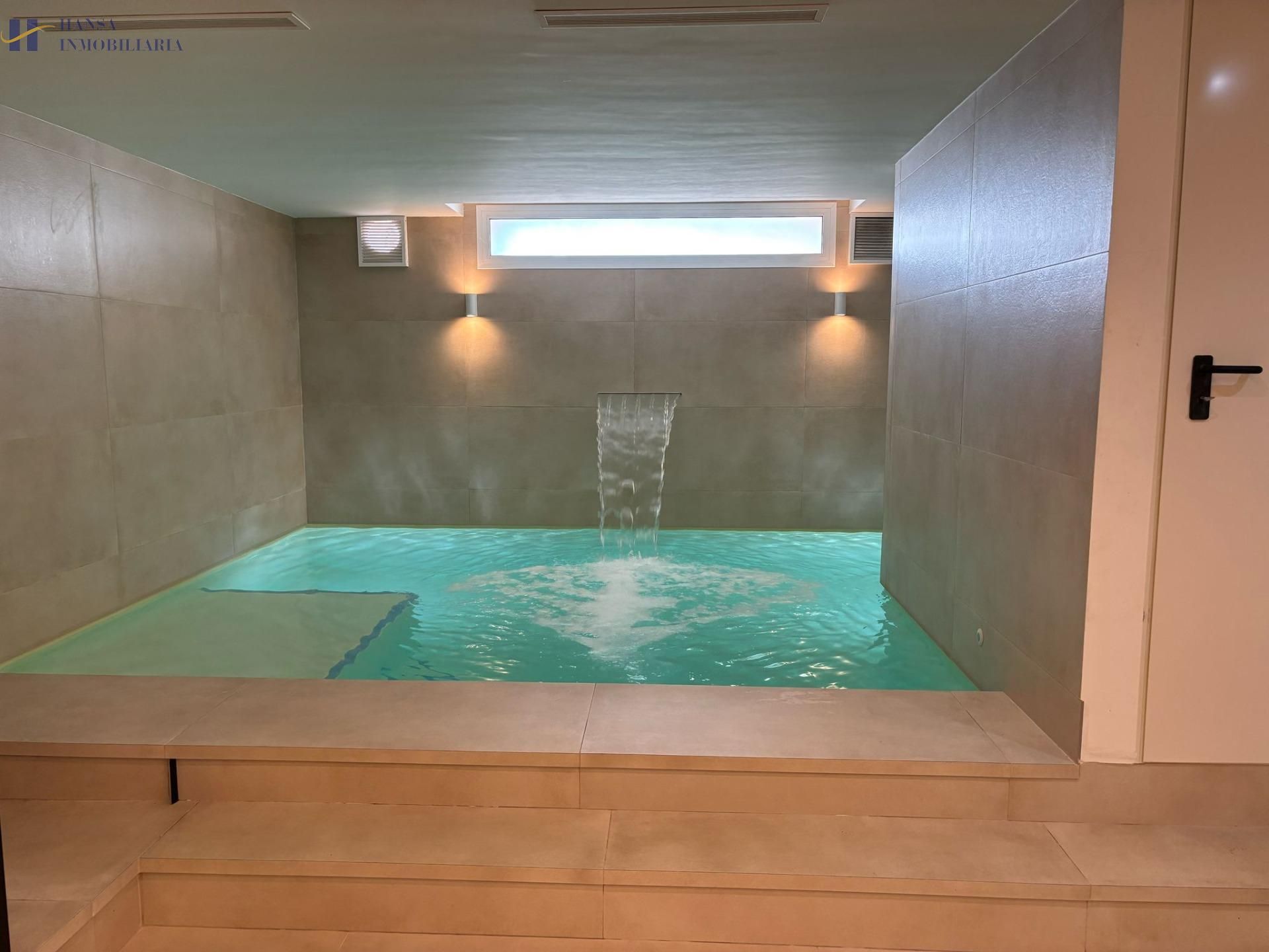 Piscina de Casa adosada en venda en Alicante / Alacant amb Aire condicionat, Calefacció i Jardí privat
