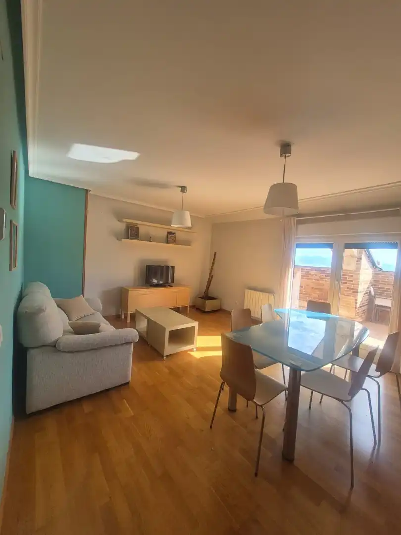 Sala d'estar de Àtic en venda en Ávila amb Calefacció, Terrassa i Traster