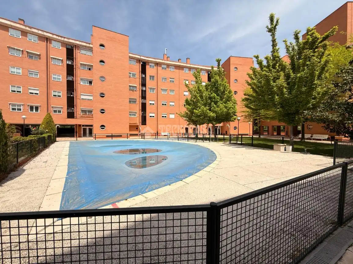Exterior view of Flat for sale in Madrid  with Heating, Private garden and Parquet flooring