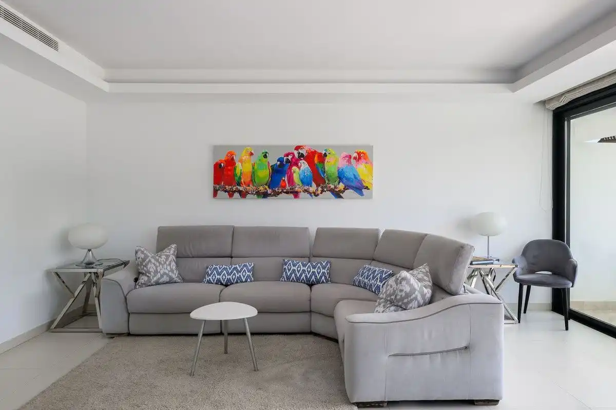 Sala d'estar de Casa o xalet en venda en Marbella amb Terrassa, Alarma i Piscina comunitària