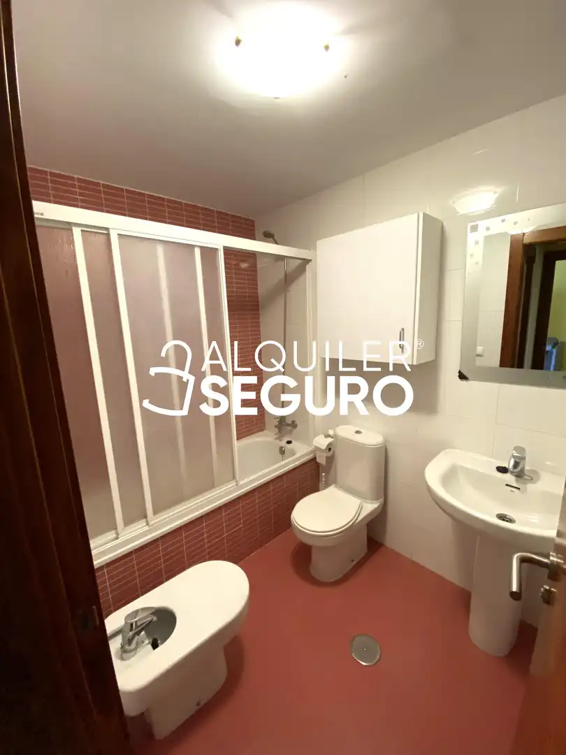 Baño de Piso de alquiler en Chinchilla de Monte-Aragón con Calefacción, Trastero y Amueblado