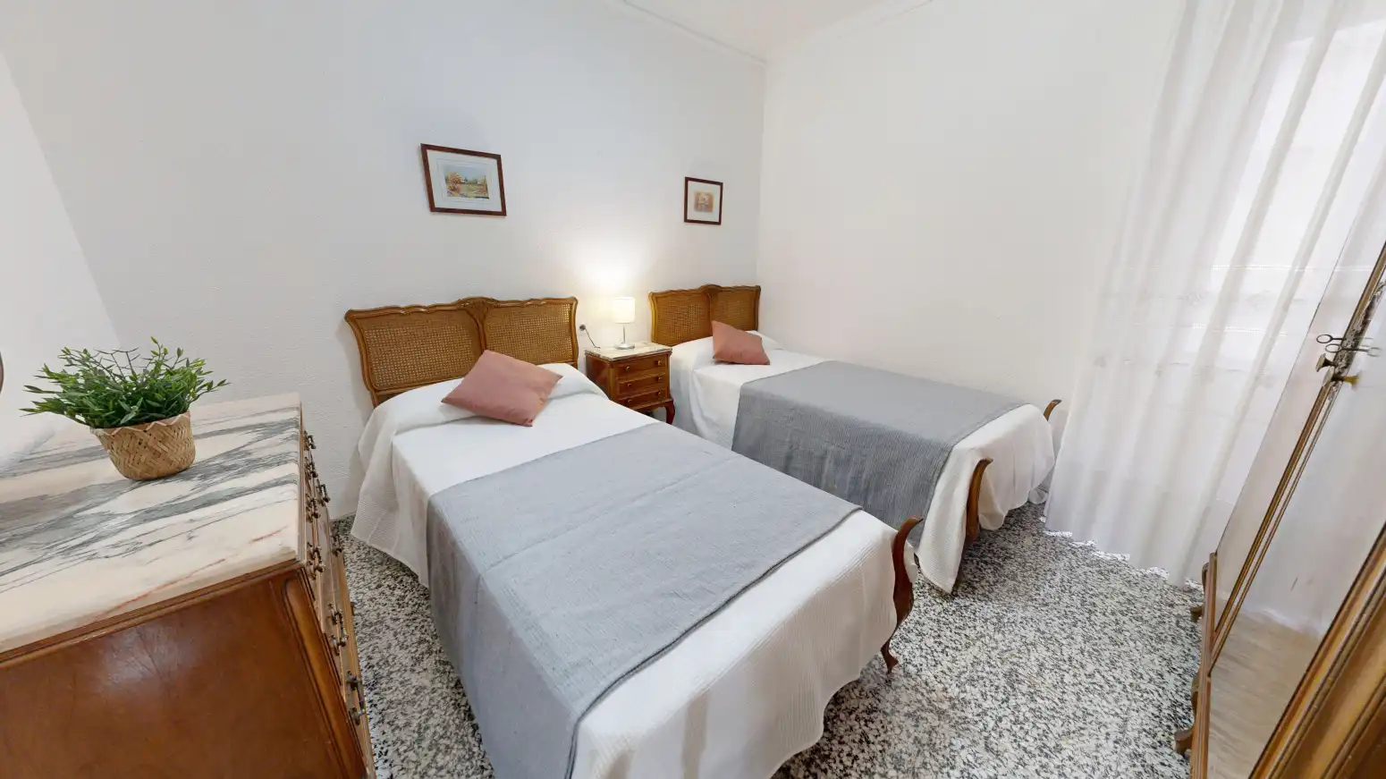 Habitación de Piso en venta en Valencia con Aire acondicionado y Balcón