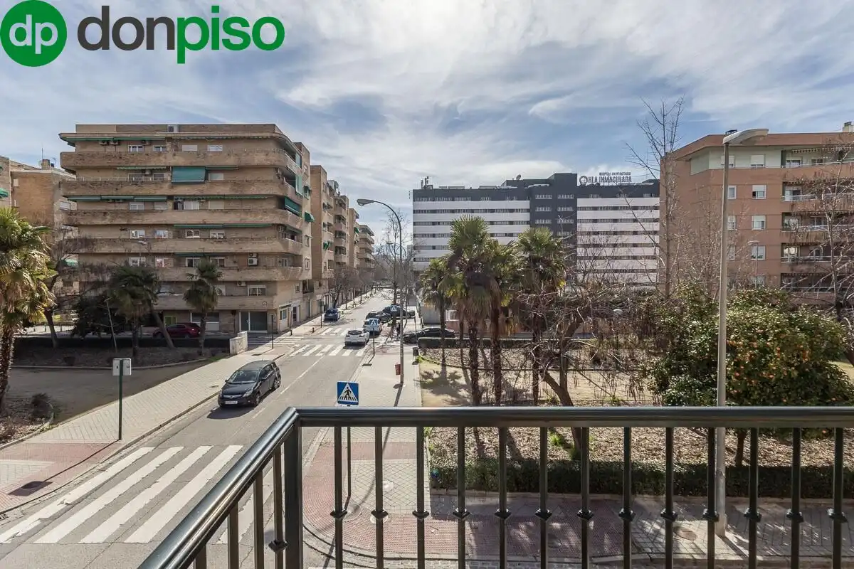 Vista exterior de Casa adosada en venta en Granada con Calefacción, Jardín privado y Terraza