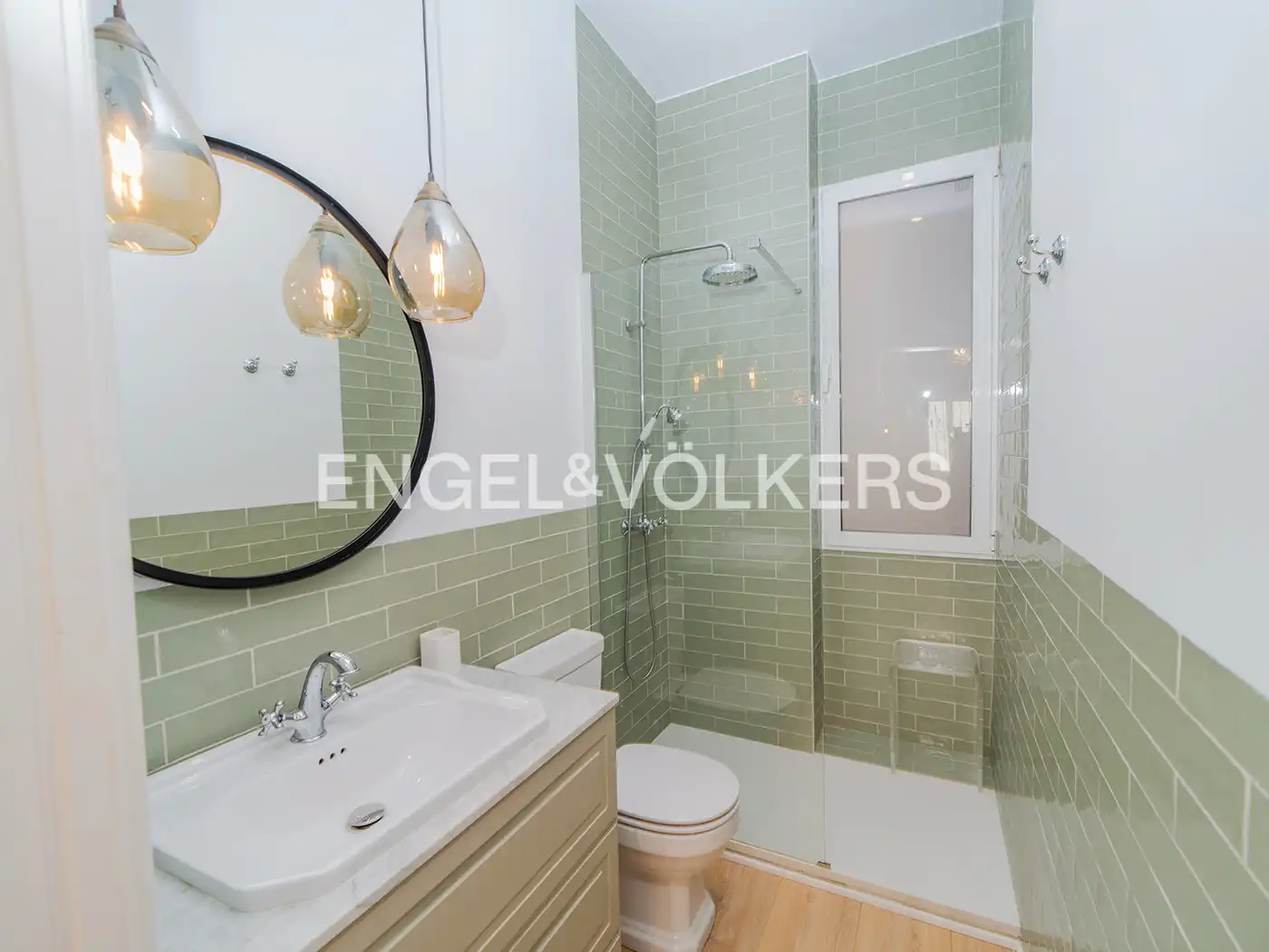 Baño de Piso en venta en Alicante / Alacant con Aire acondicionado, Calefacción y Balcón