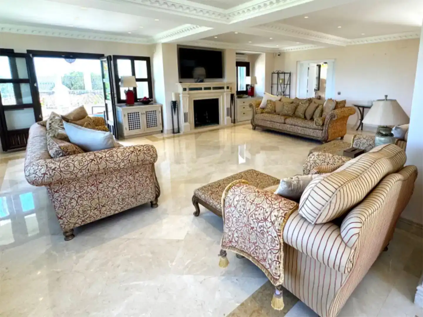 Sala de estar de Piso en venta en Estepona con Aire acondicionado, Jardín privado y Parquet