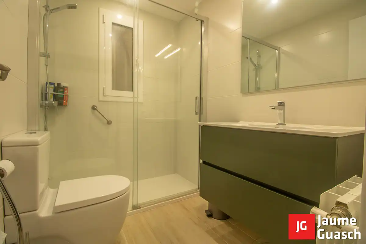 Badezimmer von Erdgeschoss zum Verkauf in Torredembarra mit Klimaanlage, Heizung und Terrasse