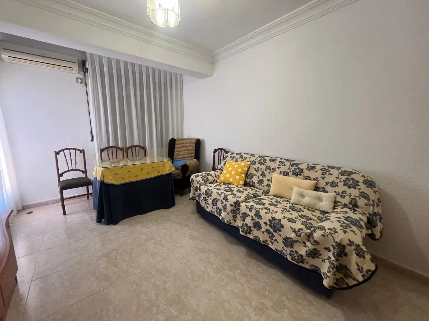 Living room of Flat for rent in Plasencia  with Air Conditioner, Terrace and Furnished