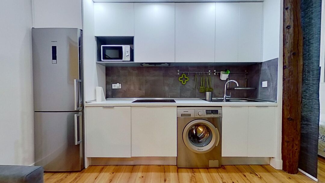 Kitchen of Flat to rent in  Madrid Capital  with Air Conditioner, Heating and Oven