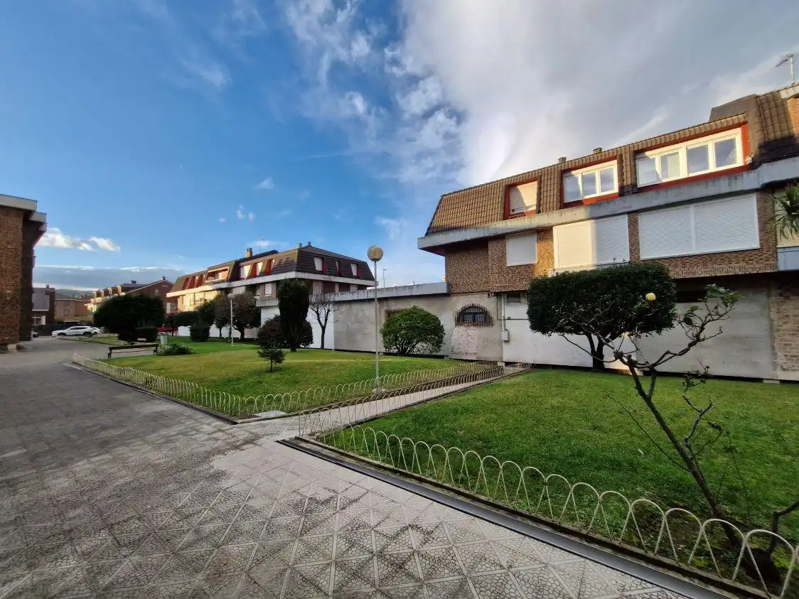 Vista exterior de Local en venta en Torrelavega 