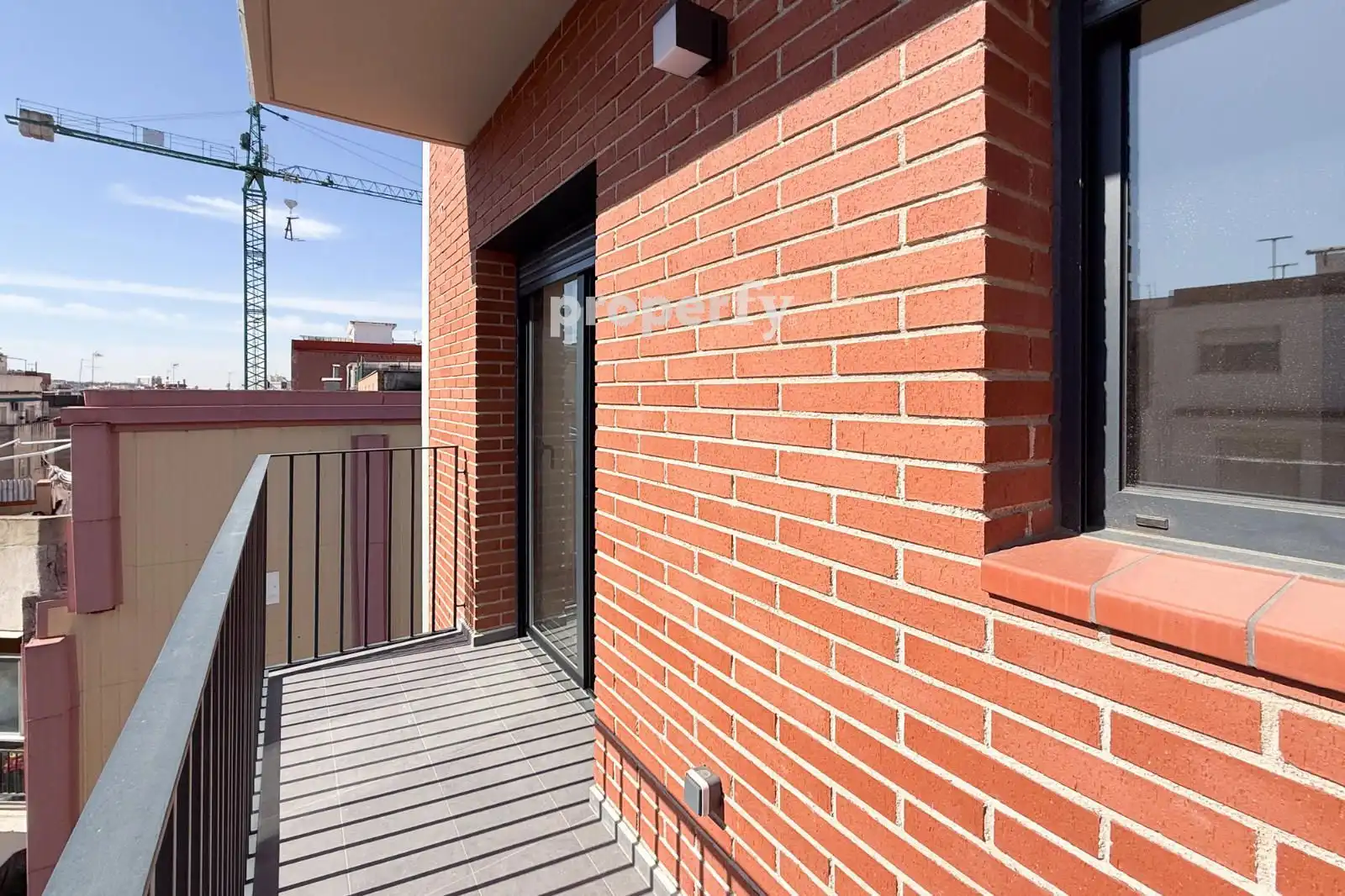 Außenansicht von Maisonette zum Verkauf in Badalona mit Klimaanlage, Heizung und Parkett