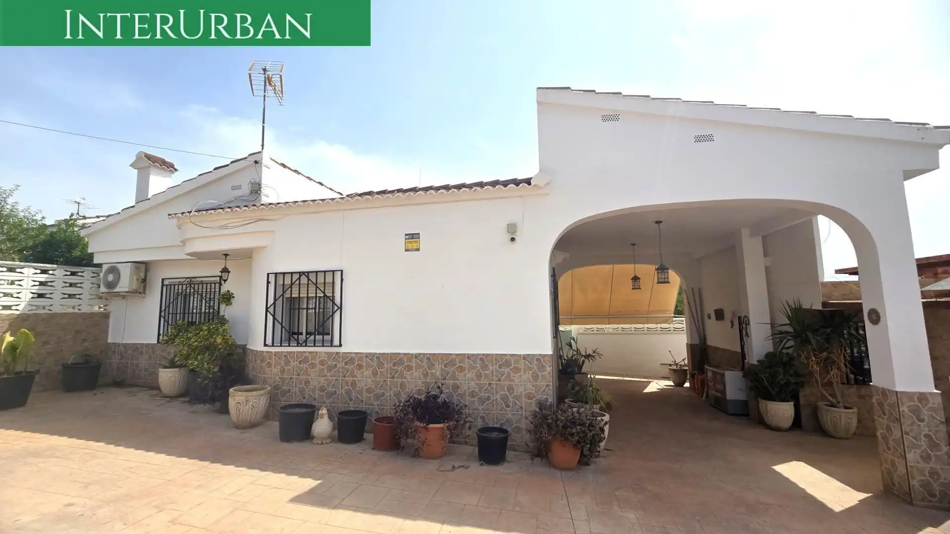 Vista exterior de Casa o xalet en venda en Llíria amb Aire condicionat, Calefacció i Jardí privat