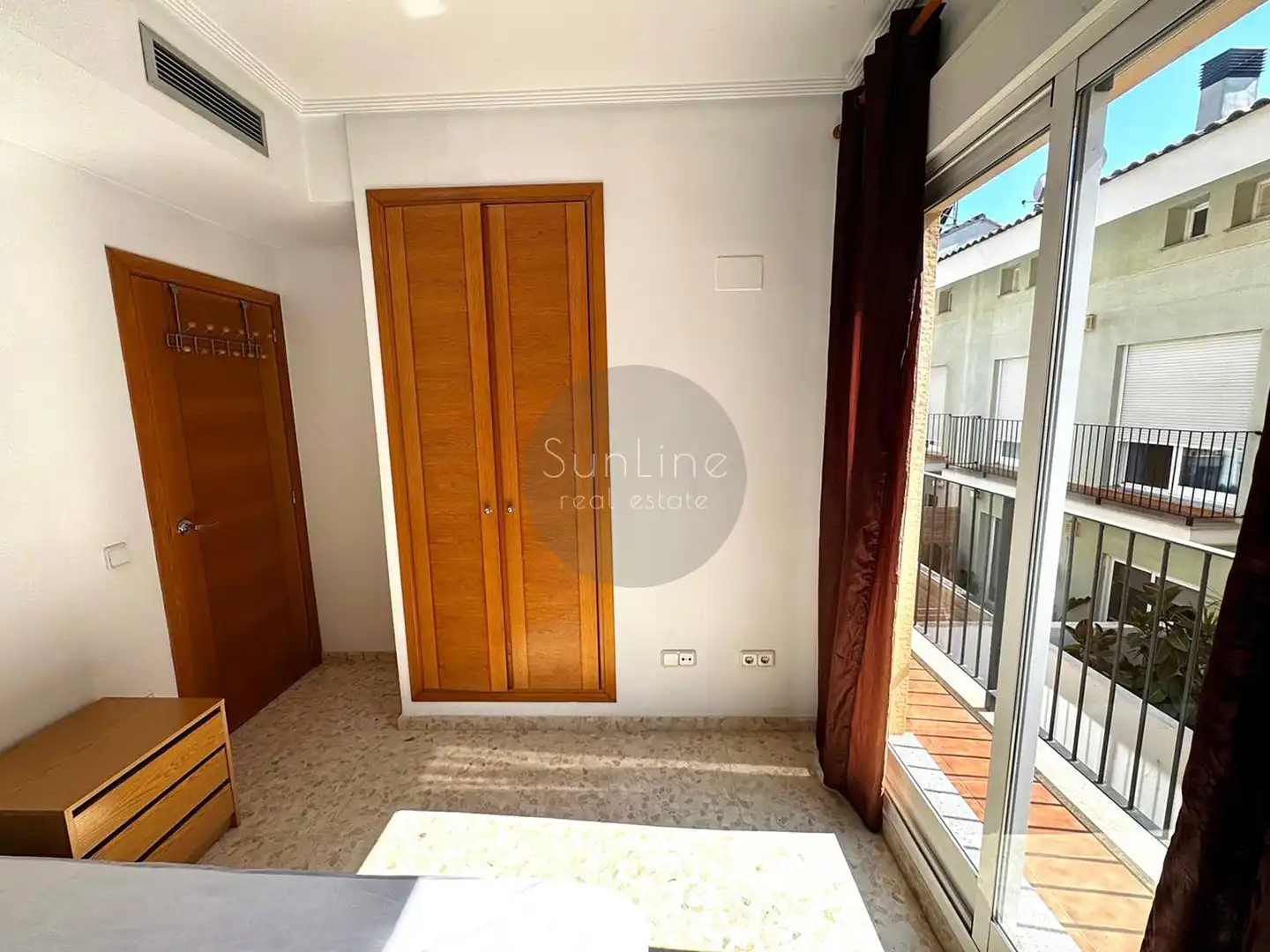 Schlafzimmer von Einfamilien-Reihenhaus zur Miete in Moncada mit Klimaanlage, Privatgarten und Terrasse