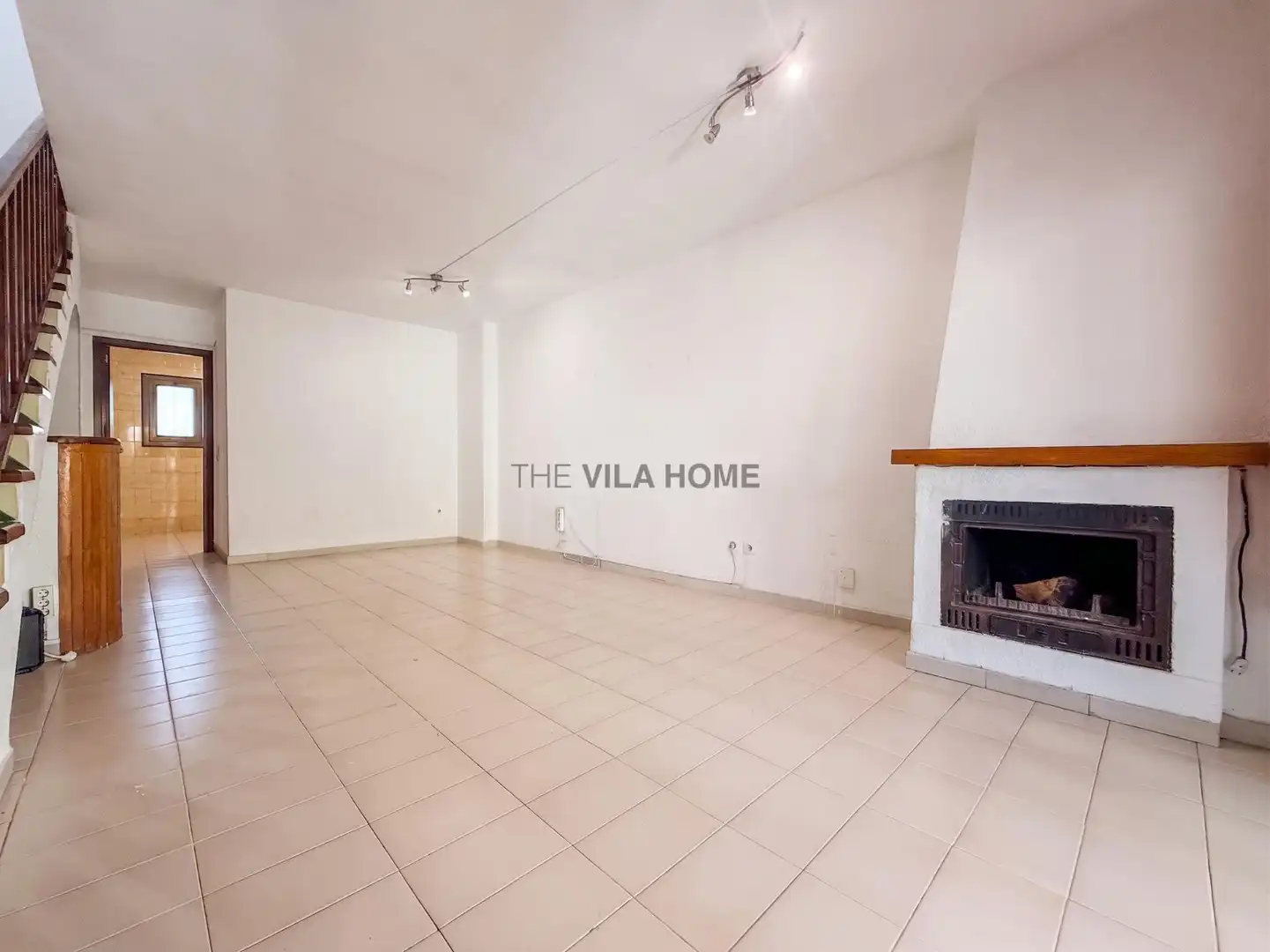 Sala d'estar de Casa adosada en venda en Cubelles amb Jardí privat, Terrassa i Traster