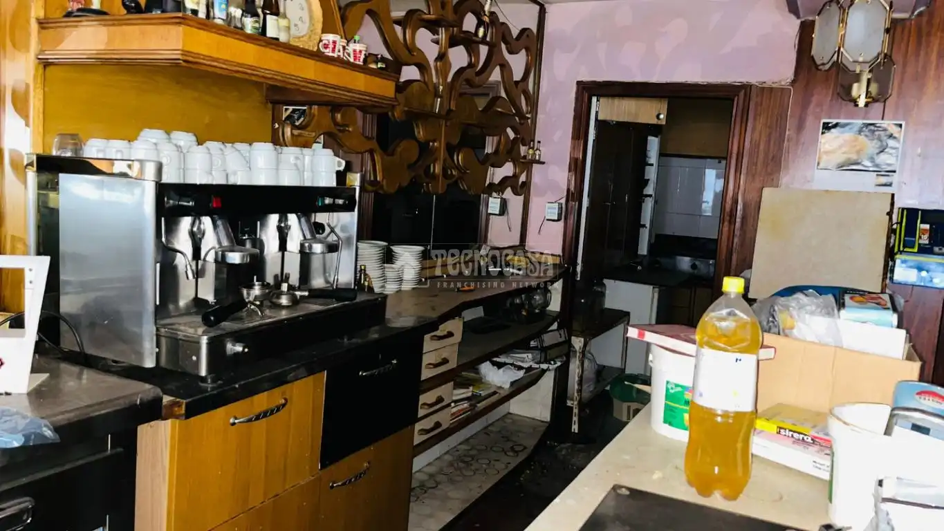 Cuina de Local de lloguer en León Capital  amb Calefacció