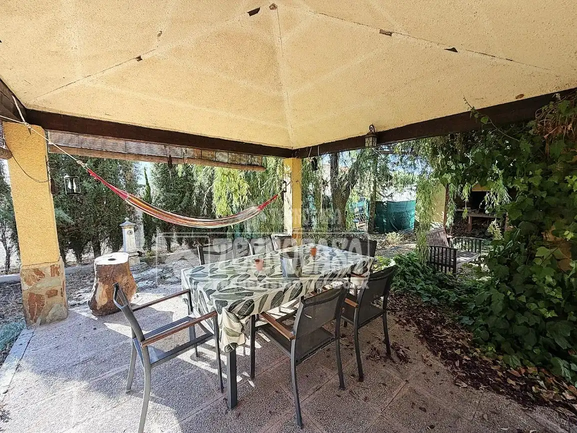 Terrassa de Casa o xalet en venda en Arcas del Villar amb Calefacció, Jardí privat i Traster