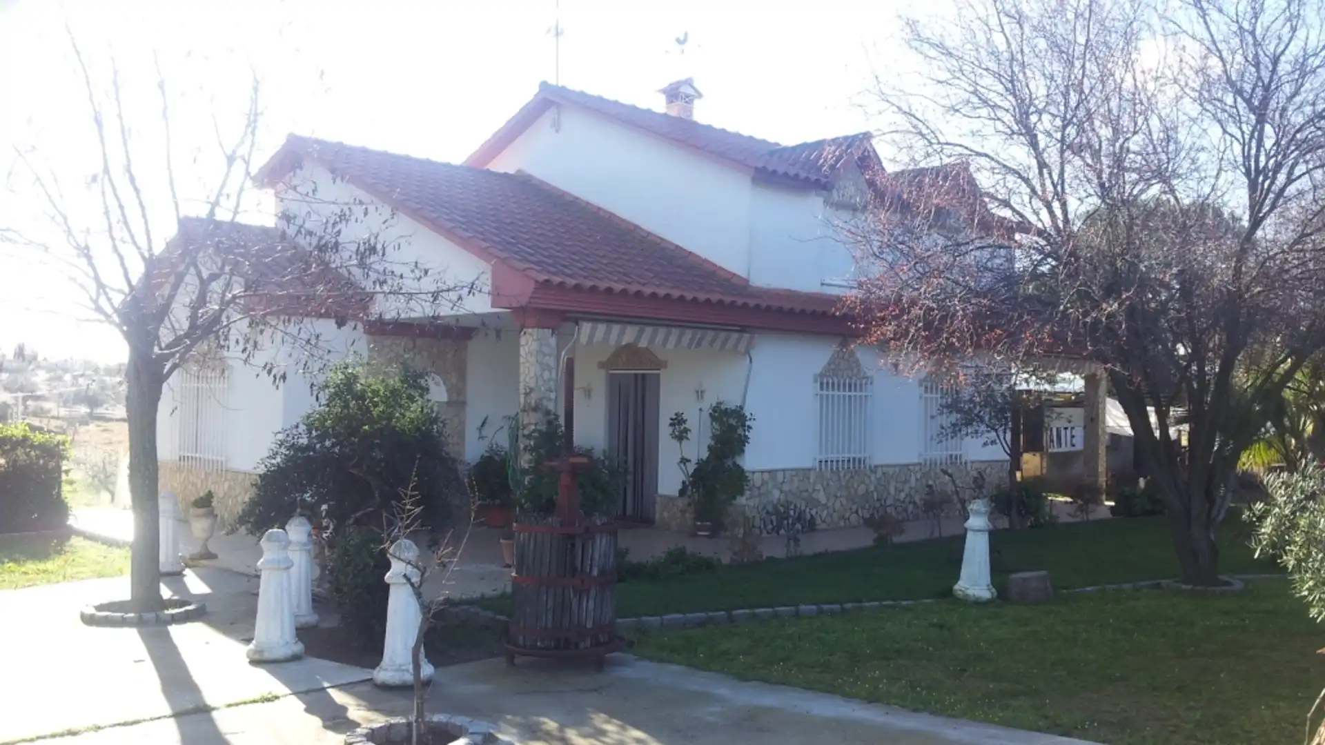 Vista exterior de Casa o xalet en venda en Don Benito amb Jardí privat, Traster i Piscina
