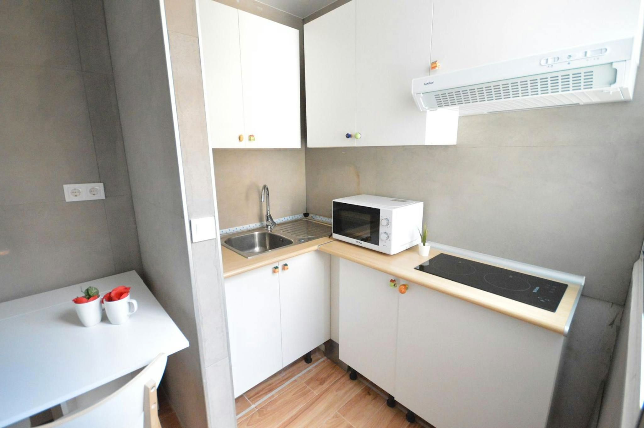 Kitchen of Flat to rent in  Valencia Capital  with Air Conditioner, Furnished and Washing machine